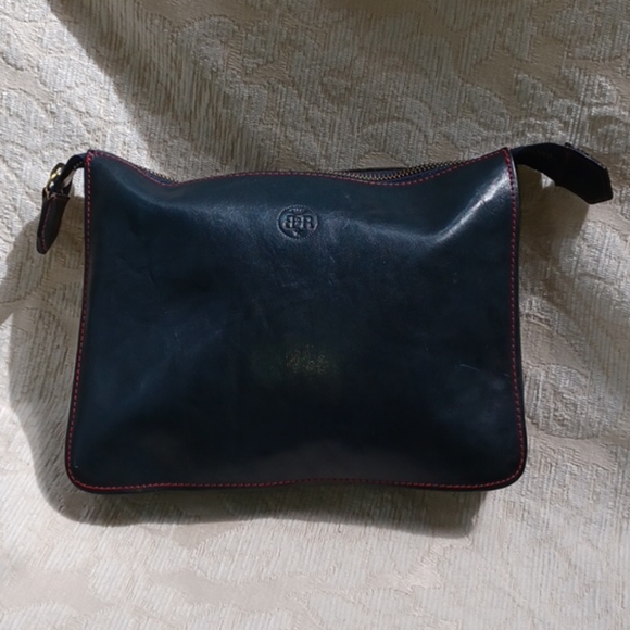 Banana Republic Handbags - Banana Republic leather clutch.